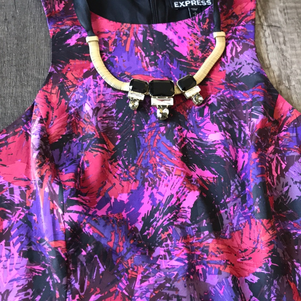 π EXPRESS PEPLUM TOP - Picture 4 of 6